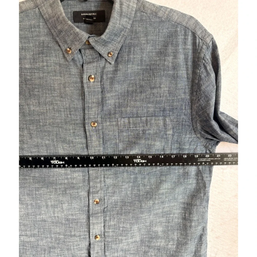 Banana Republic Mens Slim Untucked Blue Chambray Button Down Shirt Medium Cotton